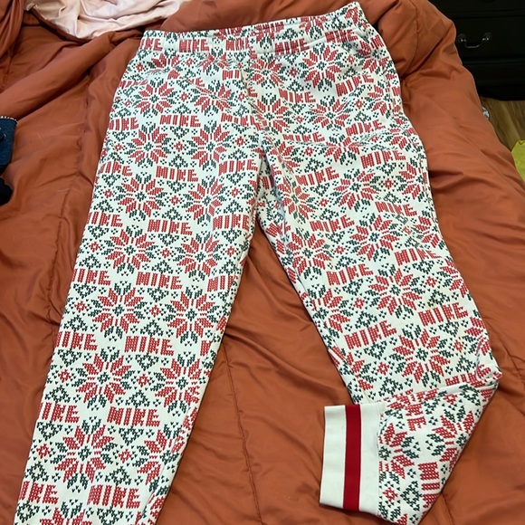 Nike Sweats Christmas! - Picture 5 of 6